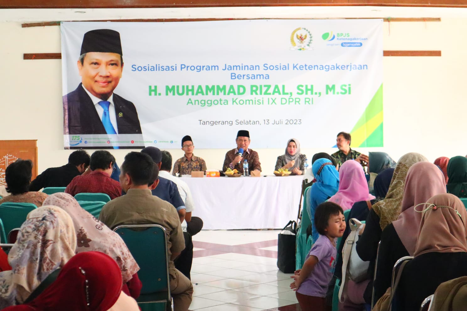 Dewan Muhammad Rizal saat memaparkan materi sosialisasi jaminan sosial BPJS ketenagakerjaan.