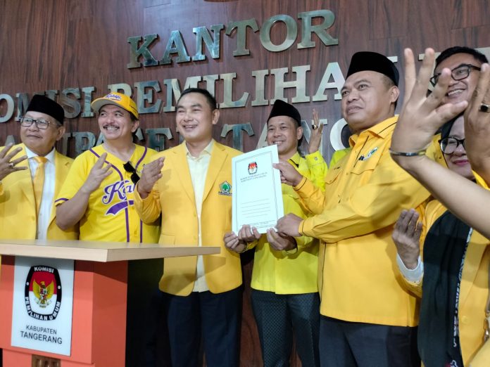 Ketua Golkar Kabupaten Tangerang Mad Romli, Sekjen Muhammad Amud bersama jajarannya.